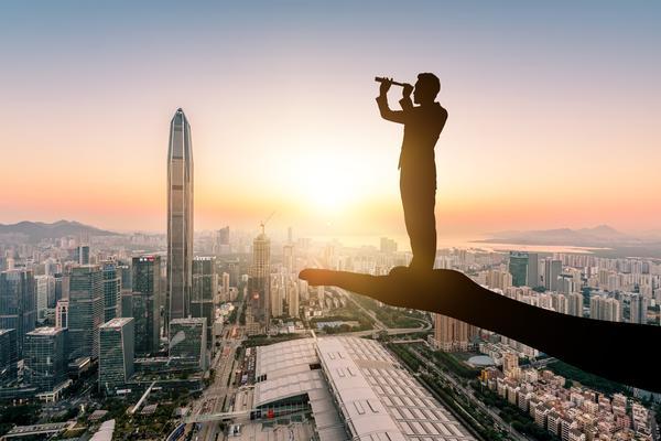 企业转型的近期目标：如何实现成功的战略升级图1