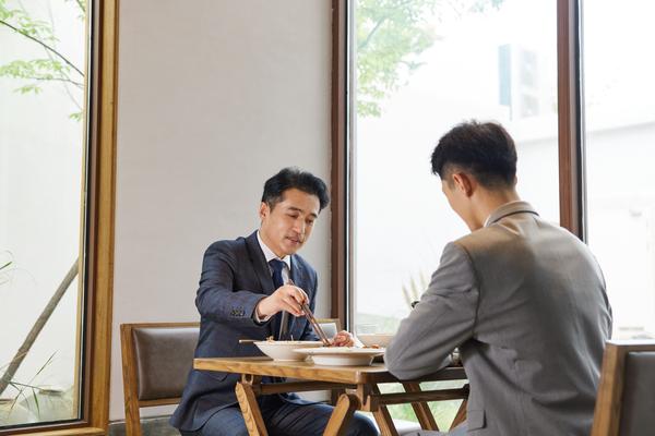 面具聊天商业模式:探究匿名交流对电商和社交平台的影响图1