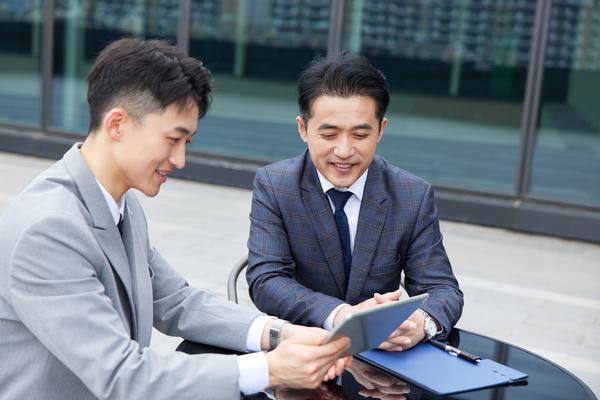 领导力培养：从基础到实践的全周期路径