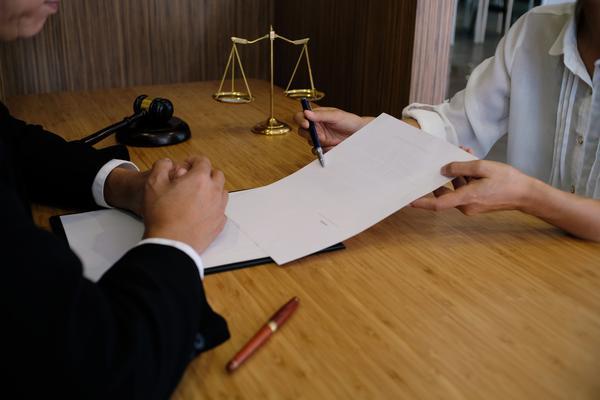 贷款合同签署关系人的重要性及操作指南 图1
