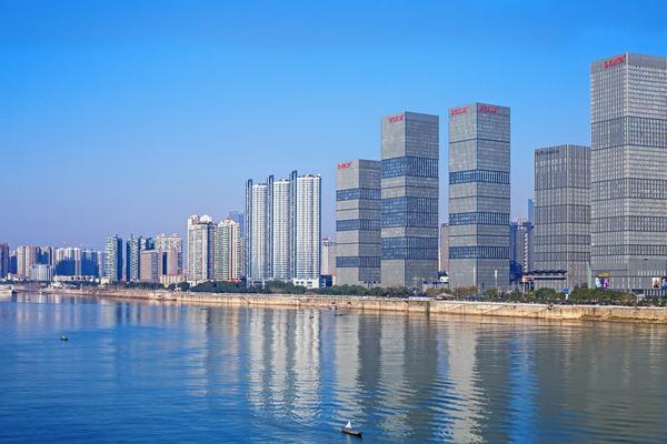 《数字营销沙盘决策过程:从目标到执行的全面指南》 图1
