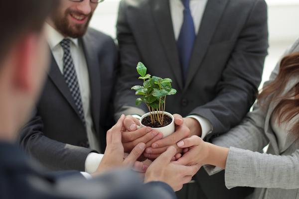 项目融资中的企业管理广告海报模板设计与应用 图1