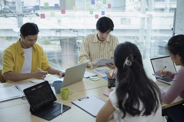 员工轮岗营销活动：跨越部门界限提升团队协作图1
