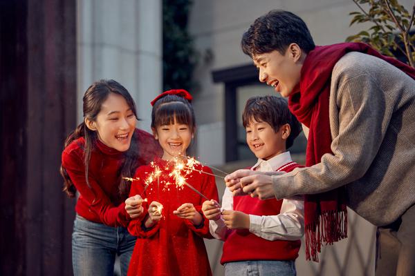 跨年狂欢，食品盛宴：新年的甜蜜与喜悦 图2
