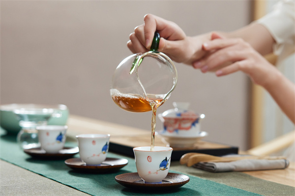茶香四溢，品质之选：品逸茶饮倾心呈现图1